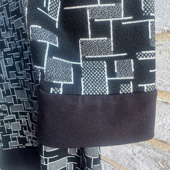 Chico's Easywear Long Sleeve Back Zip Mock Neck Geo Sweater Women's Size 2 (L) - Picture 7 of 9